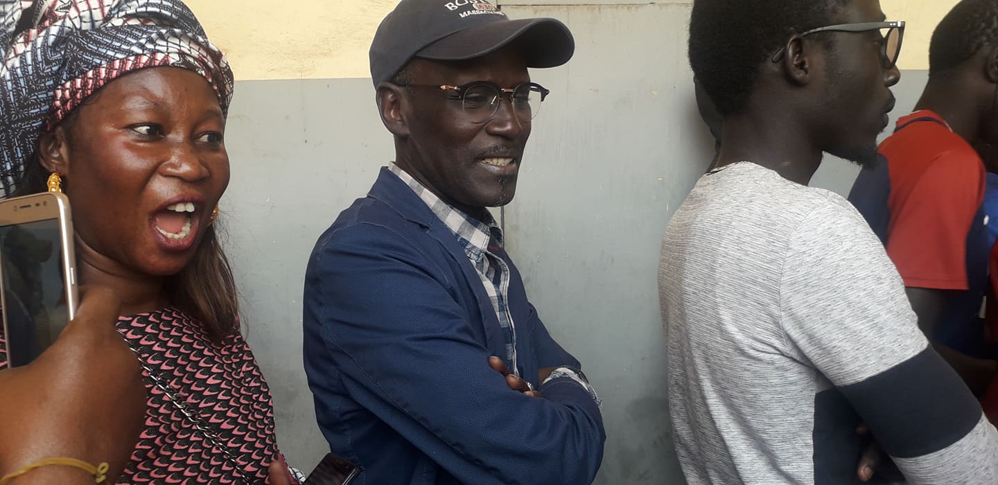 Arrêt sur images: Seydou Guèye fait la queue pour voter !