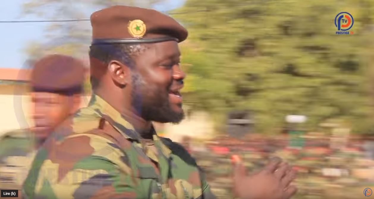 Vidéo –  Eumeu Sène dans la peau d’un commando : « Dama Yore Djiko Gaïnde »