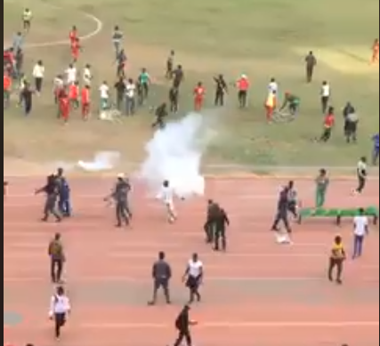Vidéo – Ligue 1: De violentes échauffourées entre supporters de l’AS Pikine et ceux du Jaaraf à LSS