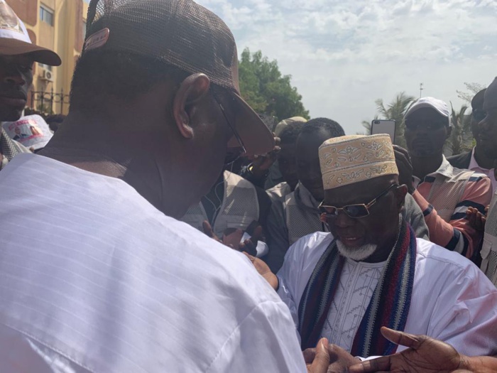 En image: Le président Macky Sall fait du porte à porte dans son quartier, à Mermoz…