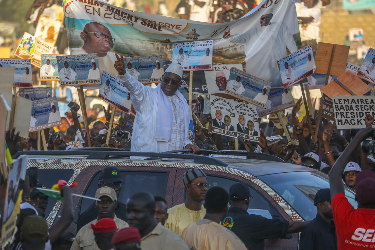 En images, la parade de Macky Sall dans les rues de Mbacké