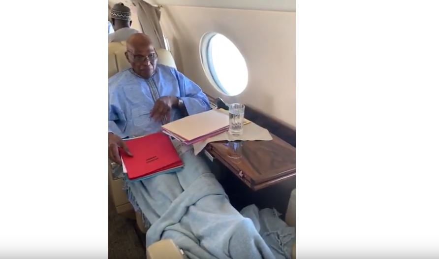 Vidéo : Abdoulaye Wade, VIP à bord de son avion privé. Regardez !