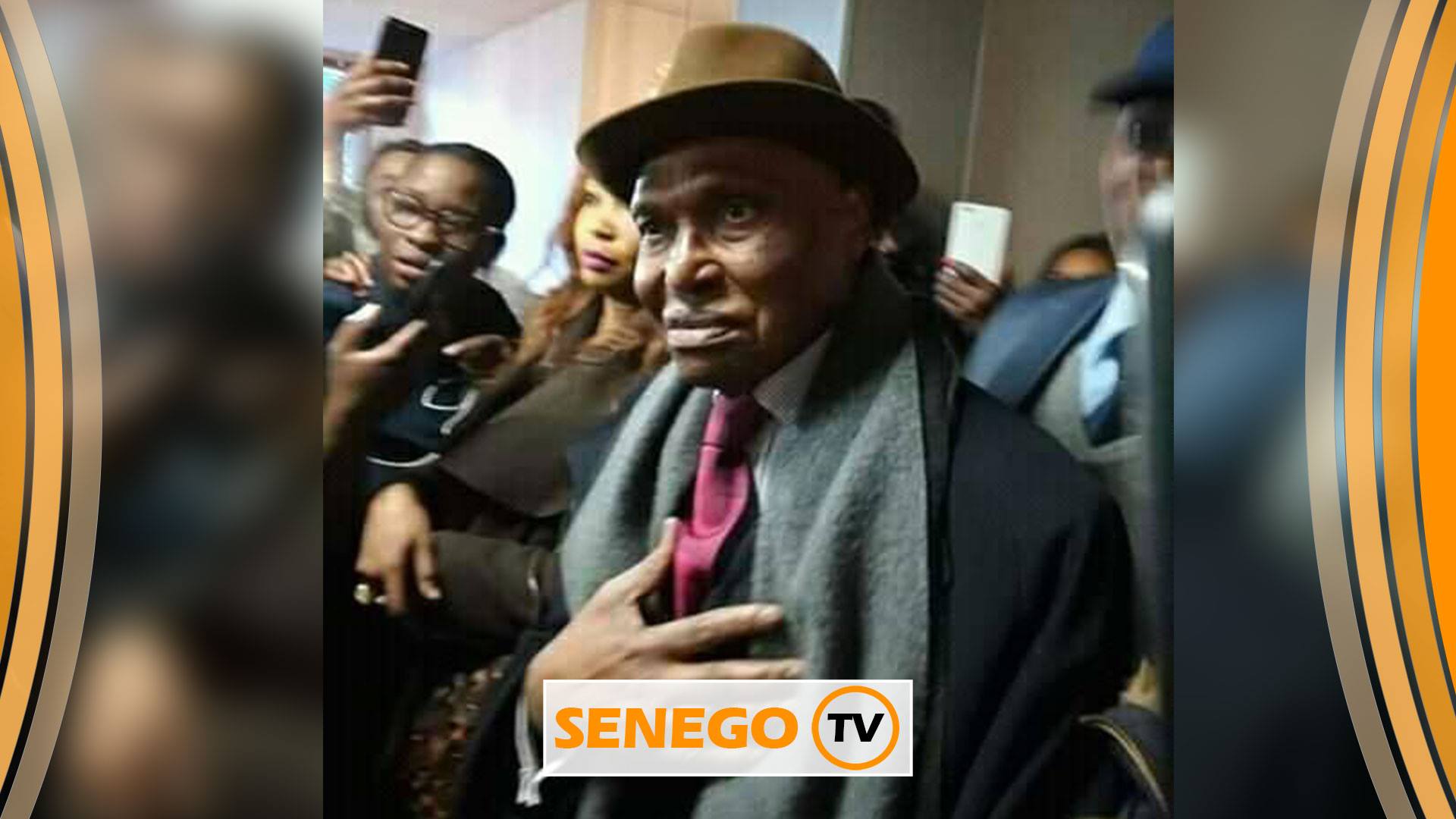 Direct Arrivée de Me Wade à Aibd : Accueil populaire de Diamniadio à Dakar…