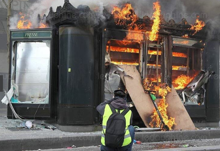 Champs-Elysées saccagés : Regardez en photos la manifestation des Gilets jaunes qui a dégénéré à Paris !