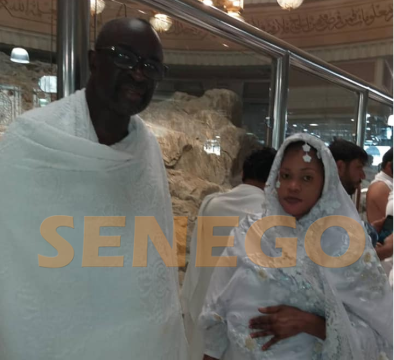 Moustapha Cissé Lô en compagnie de son épouse Mariama à la Mecque (4 photos)