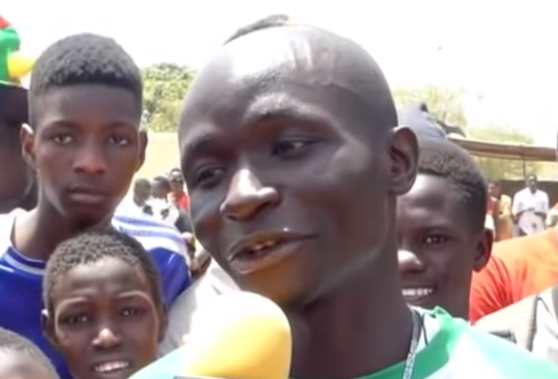 Sénégal vs Madagascar: un sosie de Sadio Mané suscite la curiosité au Stade Lat dior  de Thiès (vidéo)