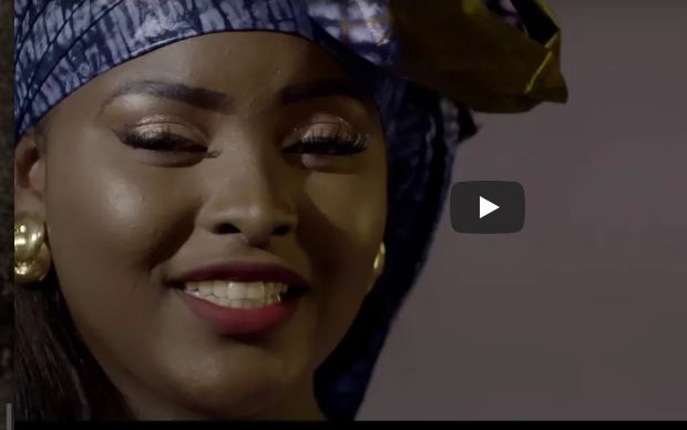 Nouveau clip : Abiba rend hommage aux femmes. Regardez !