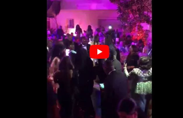 Vidéo : Carlou-D chauffe le mariage de la fille de Abdoul Mbaye