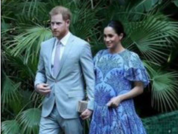 Arrêt sur image: Meghan Markle attire tous les regards avec sa robe en…