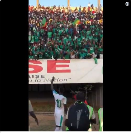 Des supporters souhaitent que Mané reste à Liverpool (Vidéo)