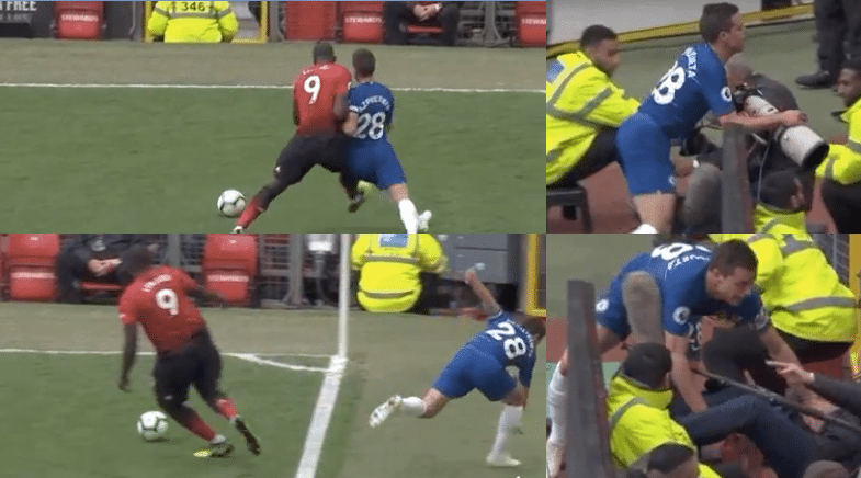 Vidéo: Lukaku envoie Azpilicueta dans les « tribunes » avec coup d’épaule
