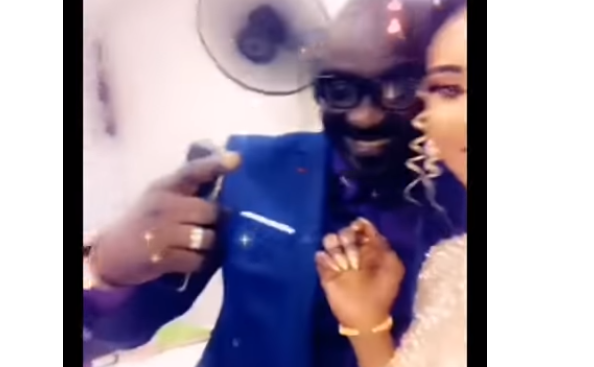 Vidéo : Acteur de la série Idoles, Tandian bluffant dans le costume du mari …