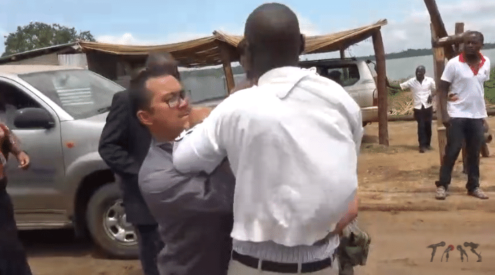 Exploitation illégale de matière première : Chinois et autorités ougandaises livrent un véritable combat de Kung Fu (vidéo)