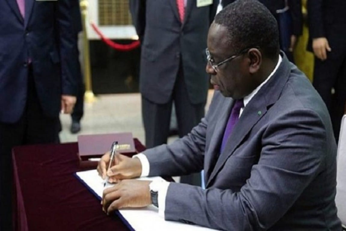 Passeports diplomatiques : Macky Sall tape du poing sur la table !