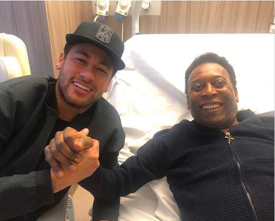 Neymar a rendu visite à Pelé, hospitalisé