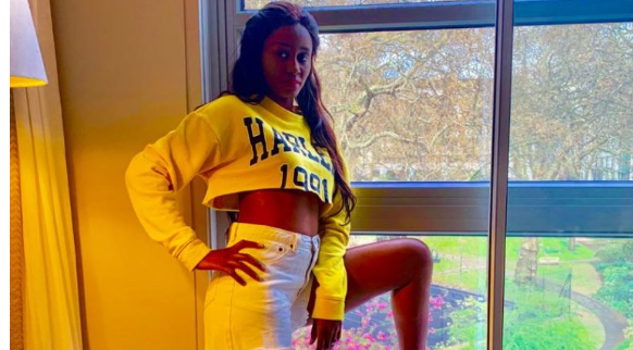 (03 photos) : Queen Biz provoque les Irlandais avec sa tenue hot