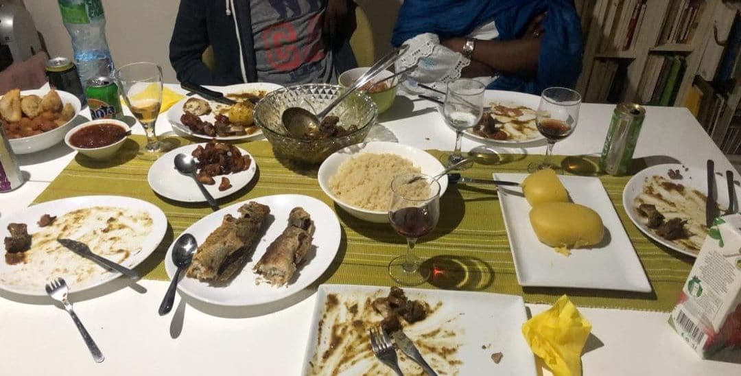 Ndogou des stars : Atiéké et Foutou banane, les plats irrésistibles de Carlou-D