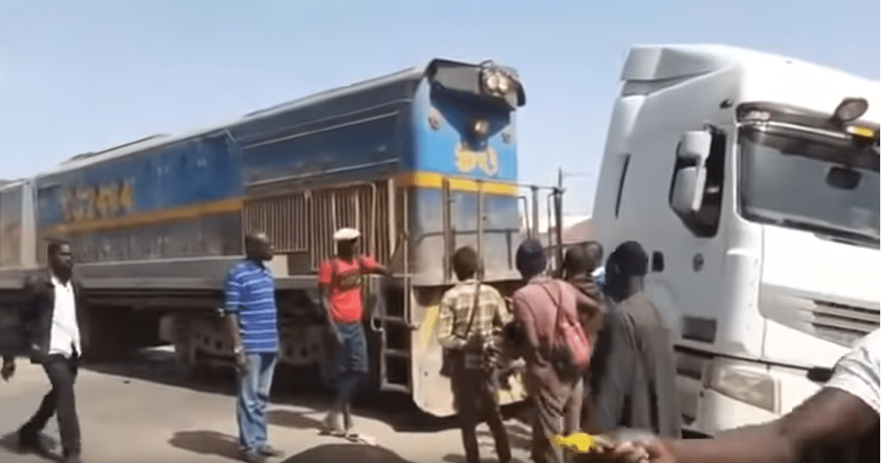 Thiès: Un accident entre un train et un camion (vidéo)