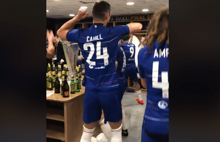 Chelsea : La folle joie des joueurs dans les vestiaires… (vidéo)