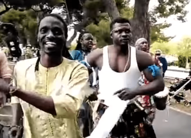 Moussa Ndoye anime un spectacle en France, après sa défaite…(vidéo)