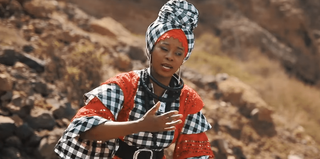 Adiouza : Enfin le clip « Ya Rassoul »! [Vidéo]