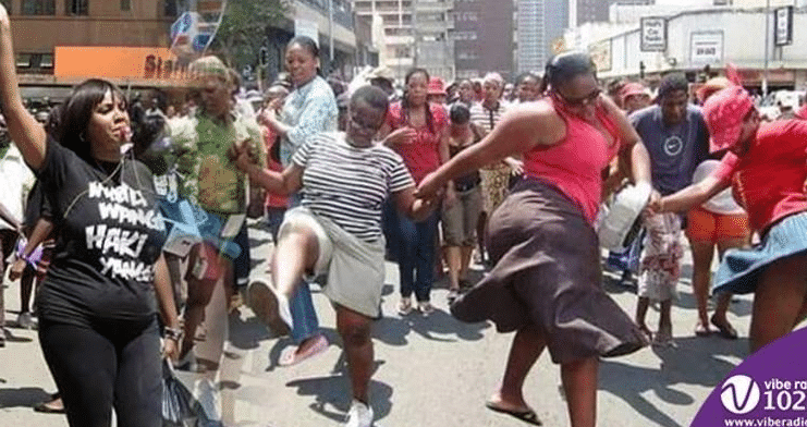 Kenya : Des femmes manifestent pour des hommes virils…