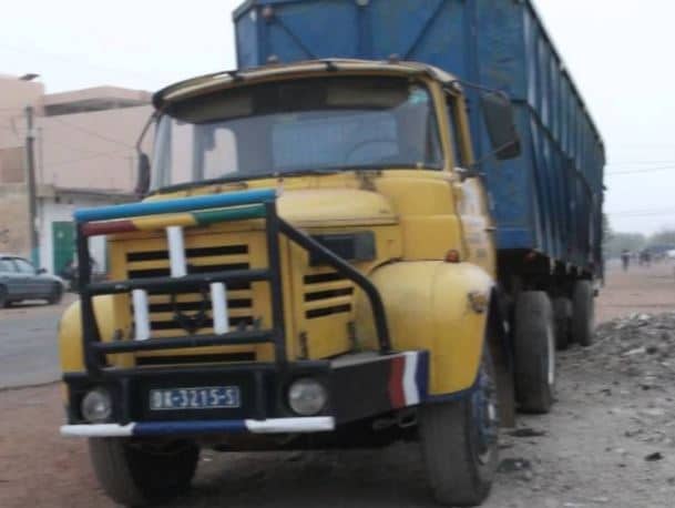 Rufisque – Un camion heurte violemment 2 personnes âgées