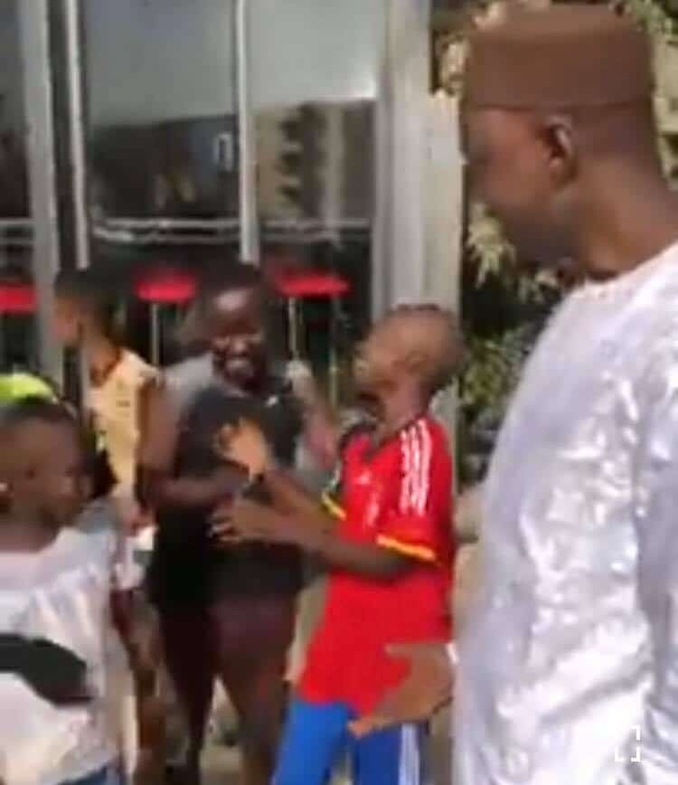 Vidéo – Ousmane Sonko a ravi une bande d’enfants… Regardez !