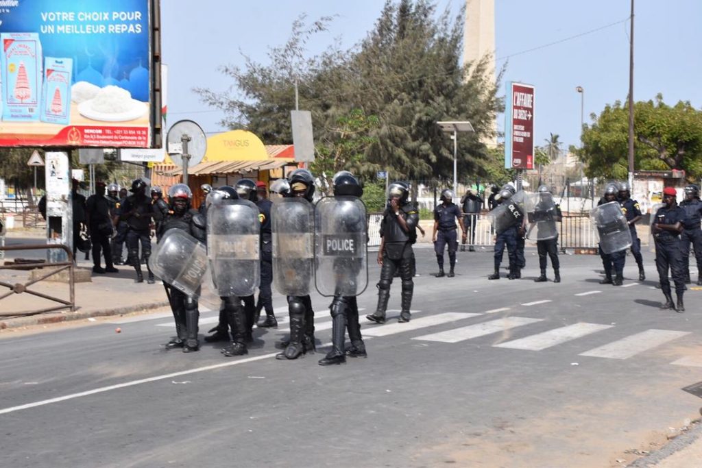 « Aar Li Nu Bokk » : Les forces de l’ordre ont tout bunkerisé à la place de l’Obélisque ( 18 photos)
