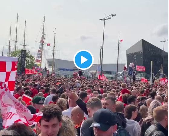 Vidéo – La chanson dédiée à Sadio Mané fait sensation lors du défilé à Liverpool…