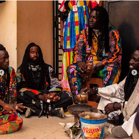De retour au Sénégal, Bafétembi Gomis se met dans la peau d’un « Baye Fall »… (Photos)