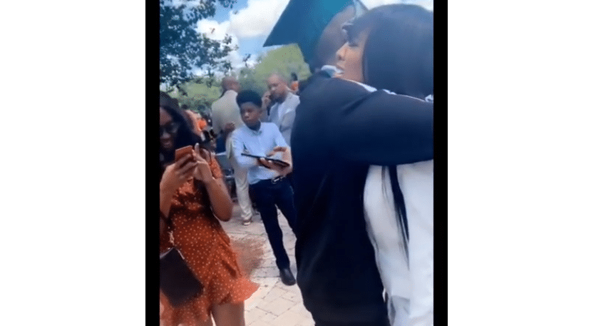 Son frère diplomé, Zeyna Ndour craque et fond en larmes. [Vidéo]