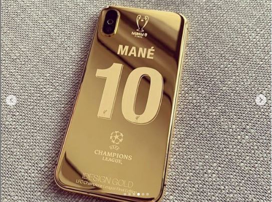 RÃ©sultat de recherche d'images pour "joueurs Liverpool ont reÃ§u chacun un smartphone en or."