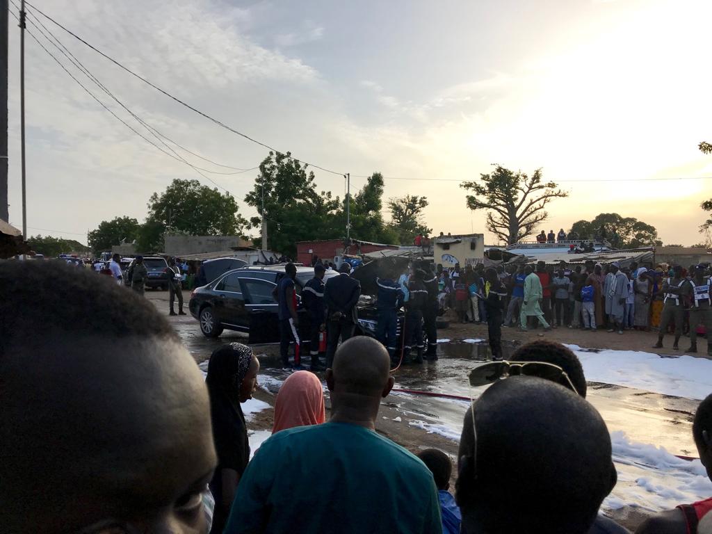 Nguéniène: Le véhicule de Macky Sall prend feu