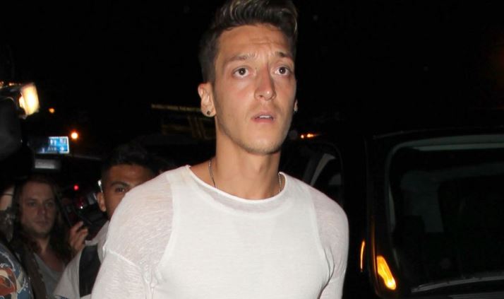 Londres : Mesut Özil attaqué au couteau…(vidéo)