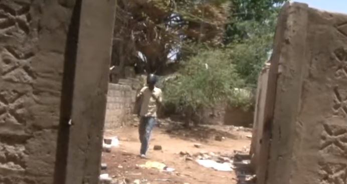 Thiès: Un bébé abandonné dans une maison inachevée et délabrée… (vidéo)