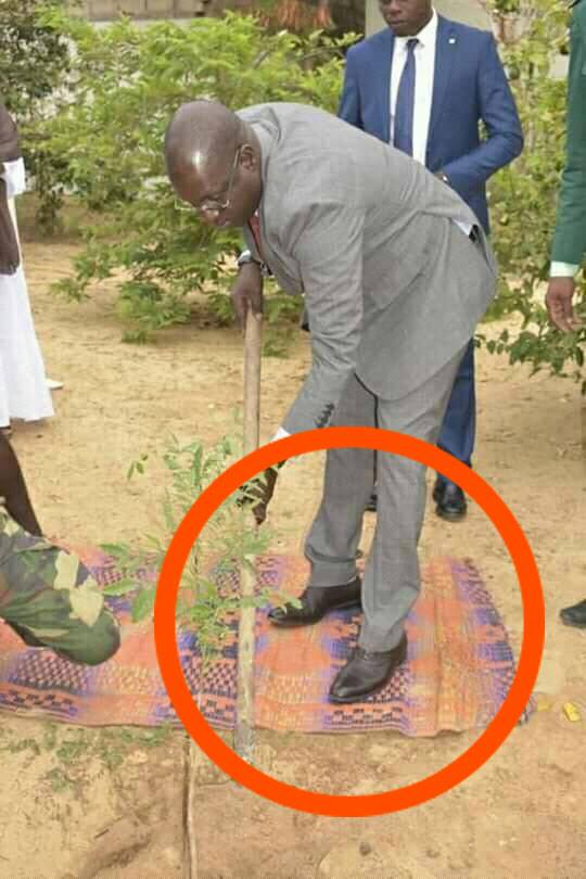 abdou karim sall - Facebook : Cette image du ministre qui suscite polÃ©mique