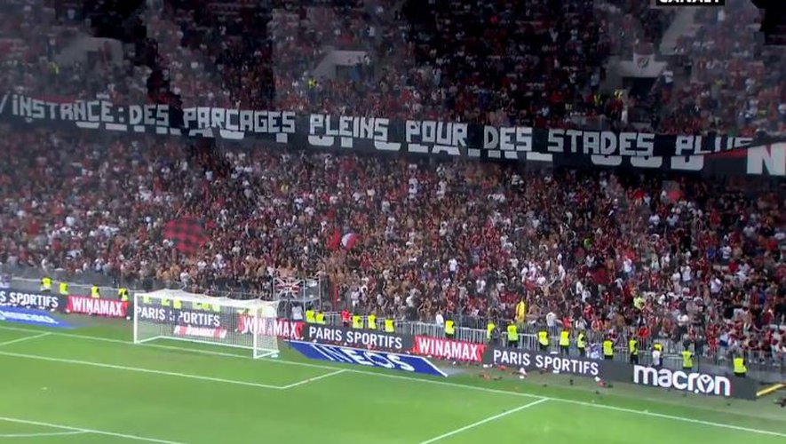 Nice-OM: Match Interrompu Pour Des Banderoles Et Chants Homophobes