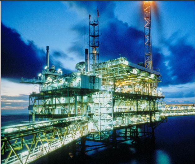 Pétrole eaux profondes : Halliburton remporte les travaux de forage et…