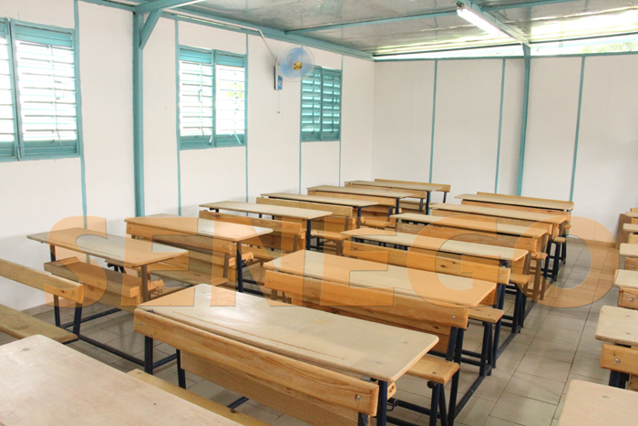 salle de classe-table banc-élève