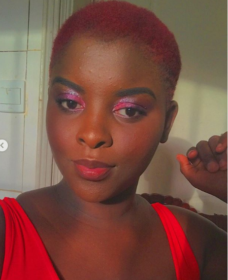 Majeure, Abiba adopte un nouveau look de 18 ans invalidé par les fans