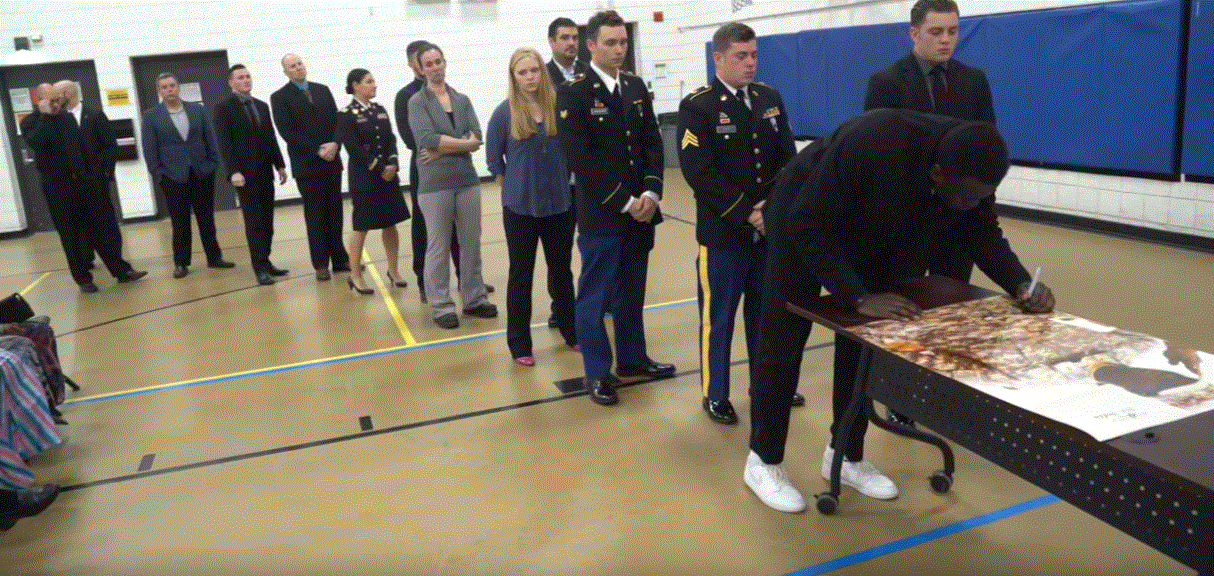 USA : L’armée a rendu un vibrant hommage au fils de ABC (vidéo)