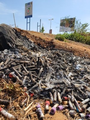 Corniche Ouest: Une petite décharge sauvage d’échantillons sanguins…