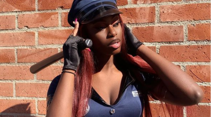 Hallowen : Diarra de Sen Petit Gallé, sexy en tenue policière