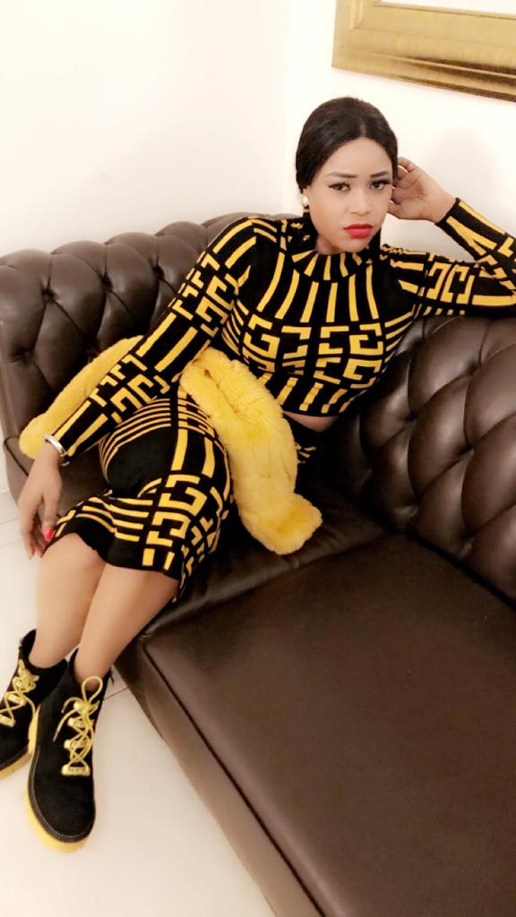 Guigui annonce l’hiver avec un look hot et fashion