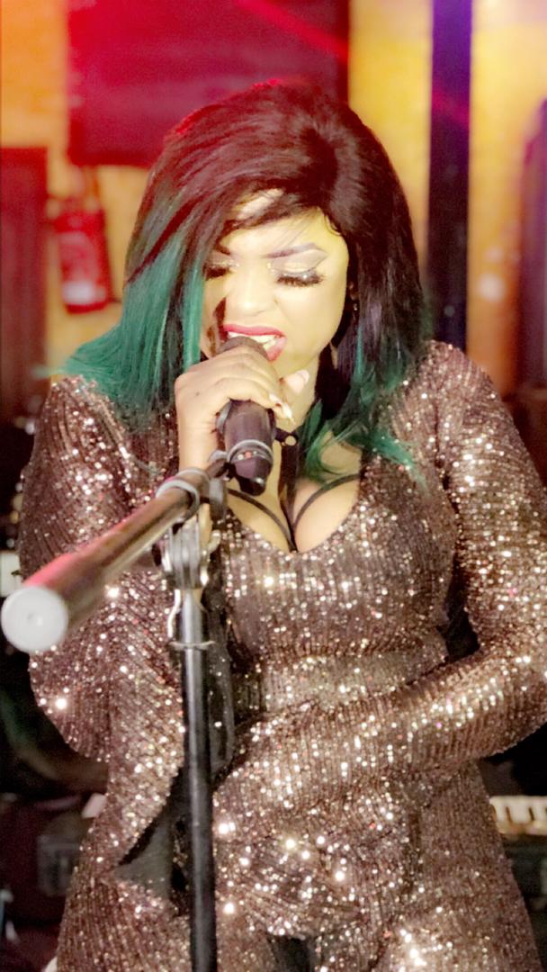 Soirée 25 Décembre : GuiGui met le feu à la peau des fans  (Photos)