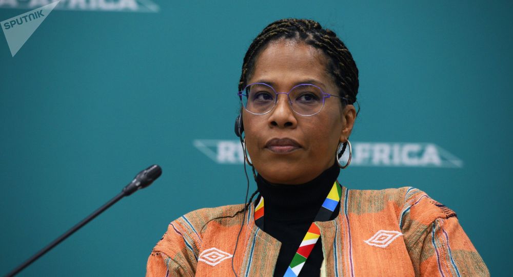 Naufrage d’une barque : La réponse salée de Nathalie Yamb à Macky Sall
