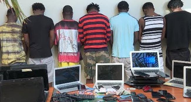 Piraterie informatique : 6 Nigérians et 1 kényane arrêtés à Zac Mbao