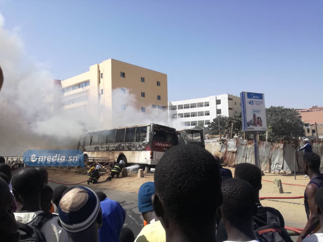 Grand Yoff: Deux bus de l’école Hyacinthe Thiandoum prennent feu