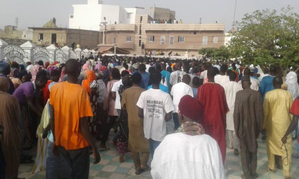 Inhumation du jeune Américain tué à Médina Baye: Les images d’une forte mobilisation !